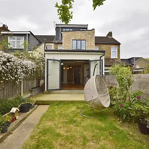Contemporary 3 Bed House With Spacious Garden Close To Stratford & Canary Wharf , London United Kingdom