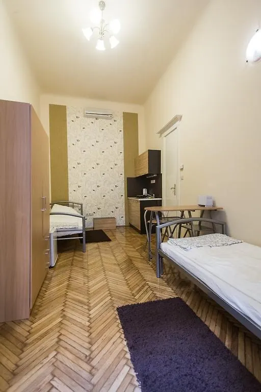 Riverside City Budapest 0*,